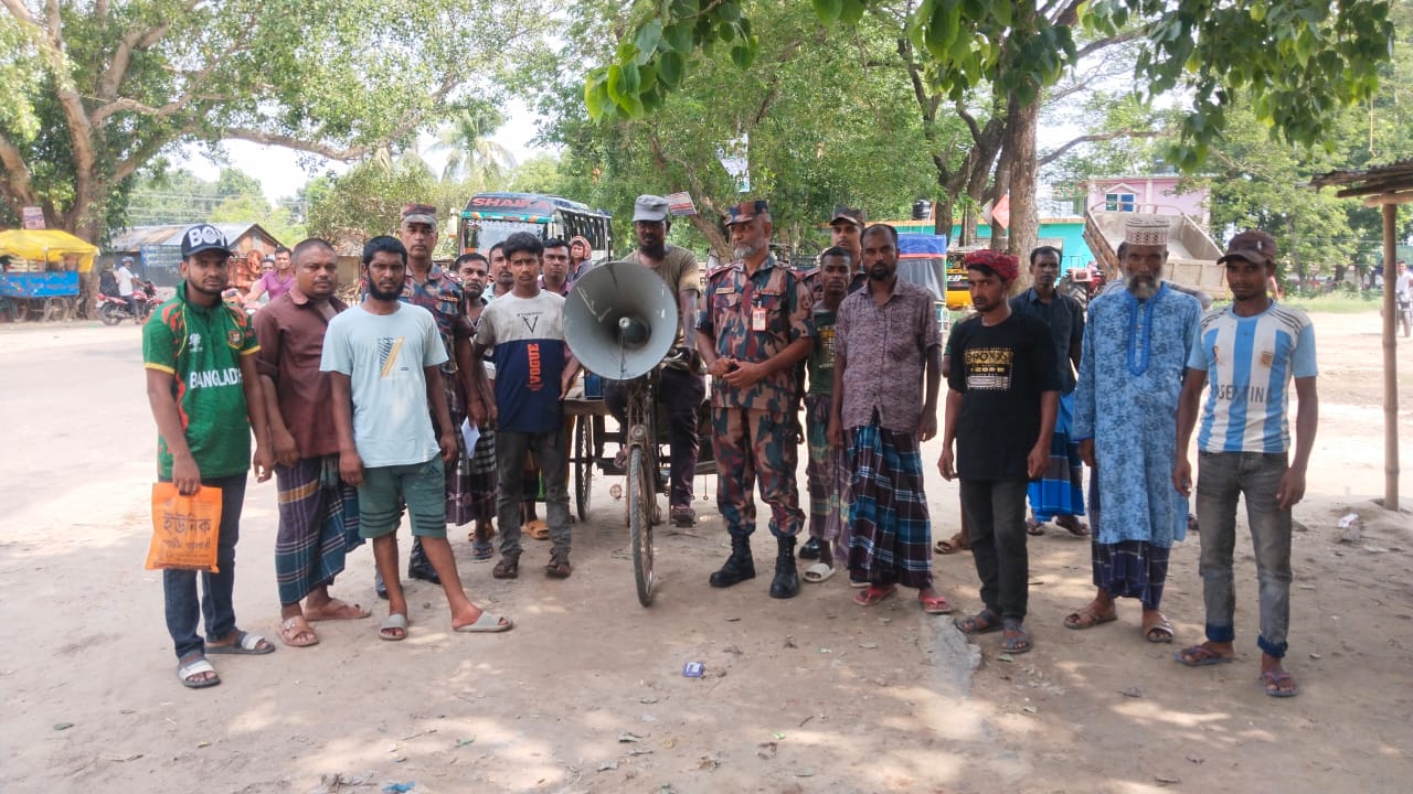 গরু পাচারে বাধা দেয়ায় বিএসএফ সদস্যকে কুপিয়ে জখম করল পাচারকারীরা