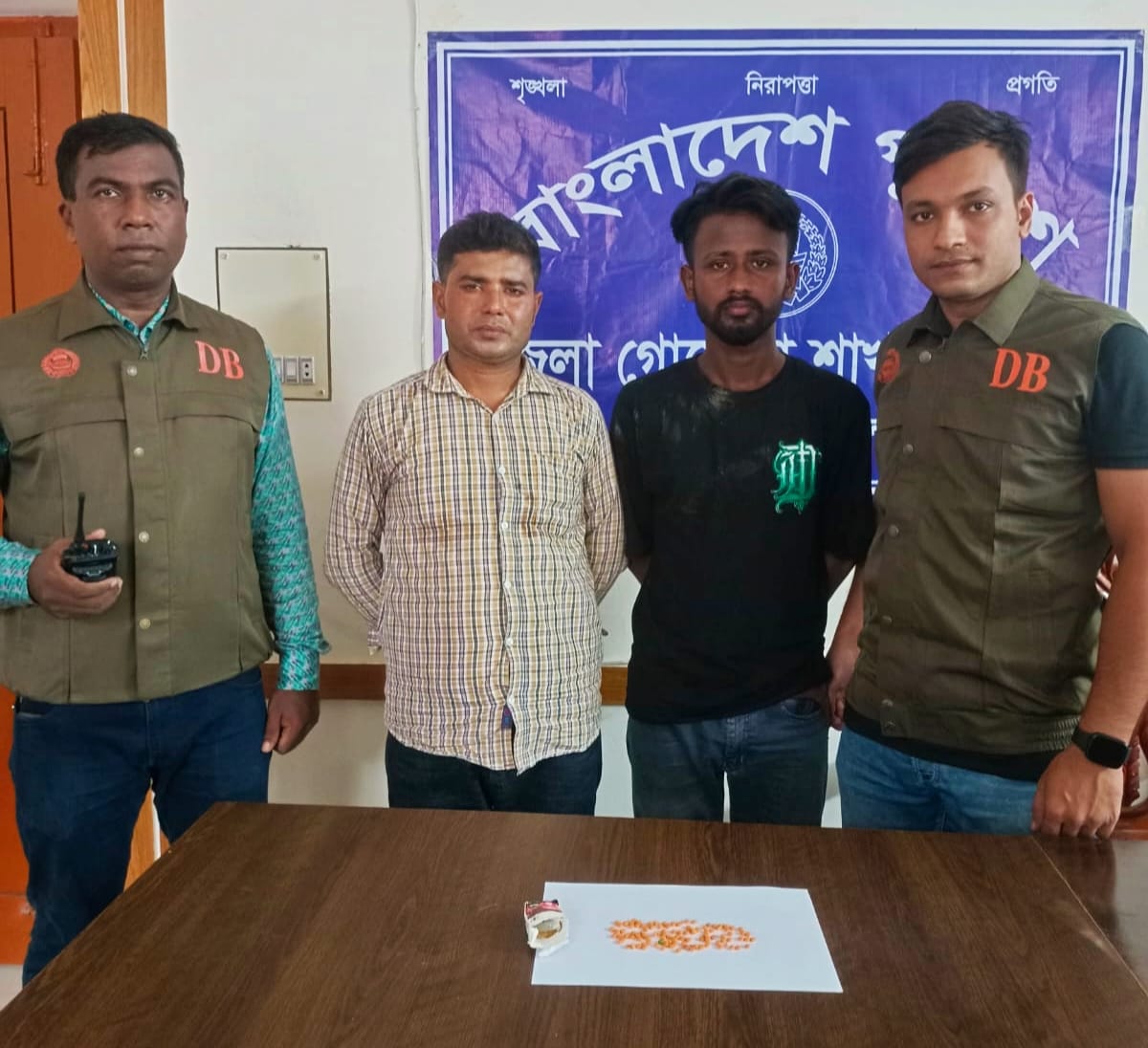 চুয়াডাঙ্গায় ১০০ পিস ইয়াবাসহ দুজন আটক