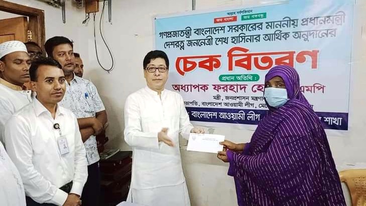 মেহেরপুরে প্রধানমন্ত্রীর অনুদানের চেক বিতরণ