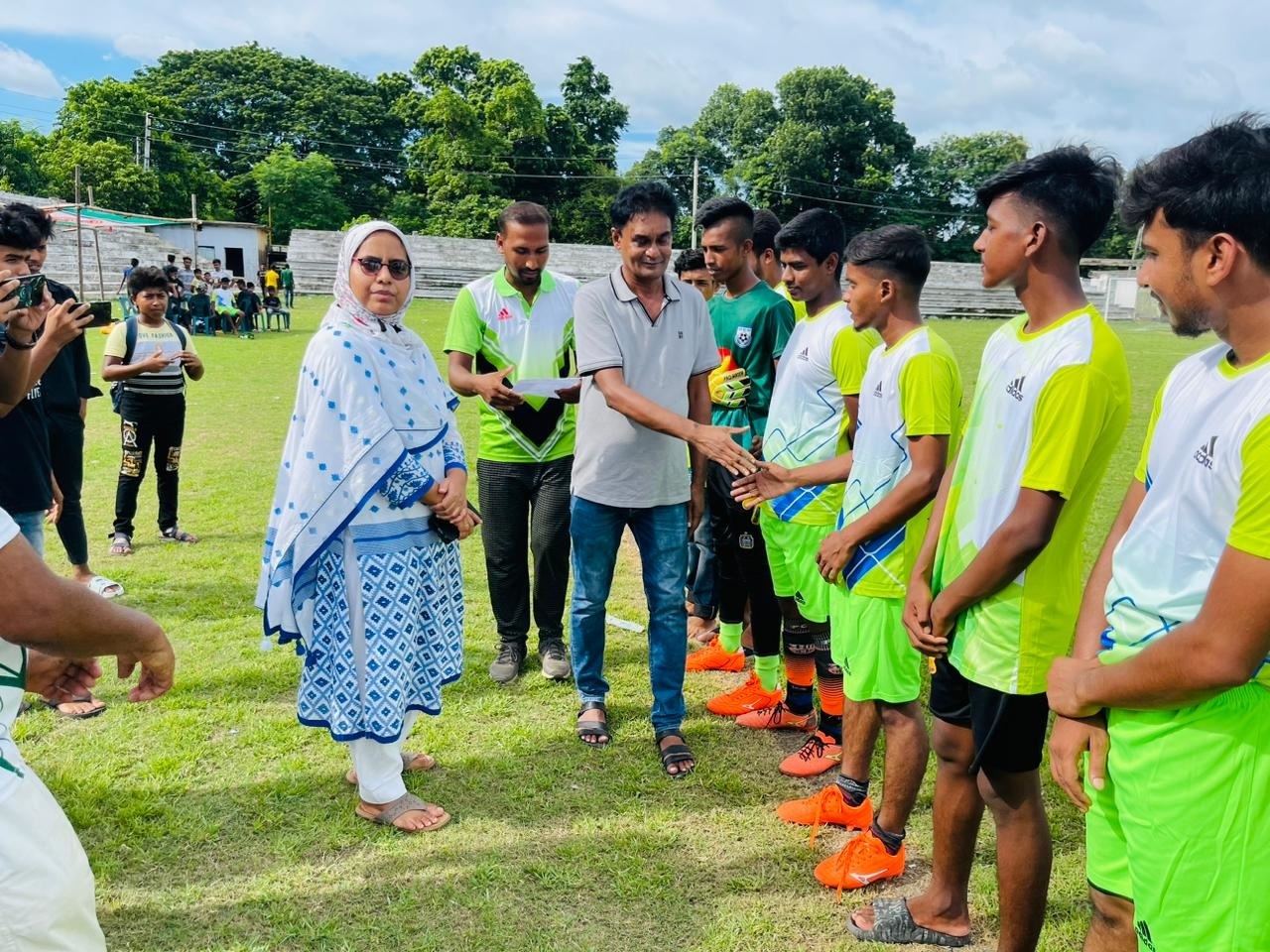 চুয়াডাঙ্গায় বঙ্গবন্ধু ও বঙ্গমাতা গোল্ডকাপ ফুটবল টুর্নামেন্টের উদ্বোধন