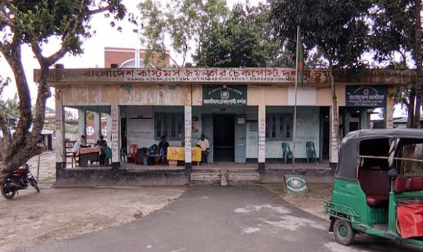 দর্শনা সীমান্ত দিয়ে দেশে ফিরলেন ৪৩৫ জন শিক্ষার্থী