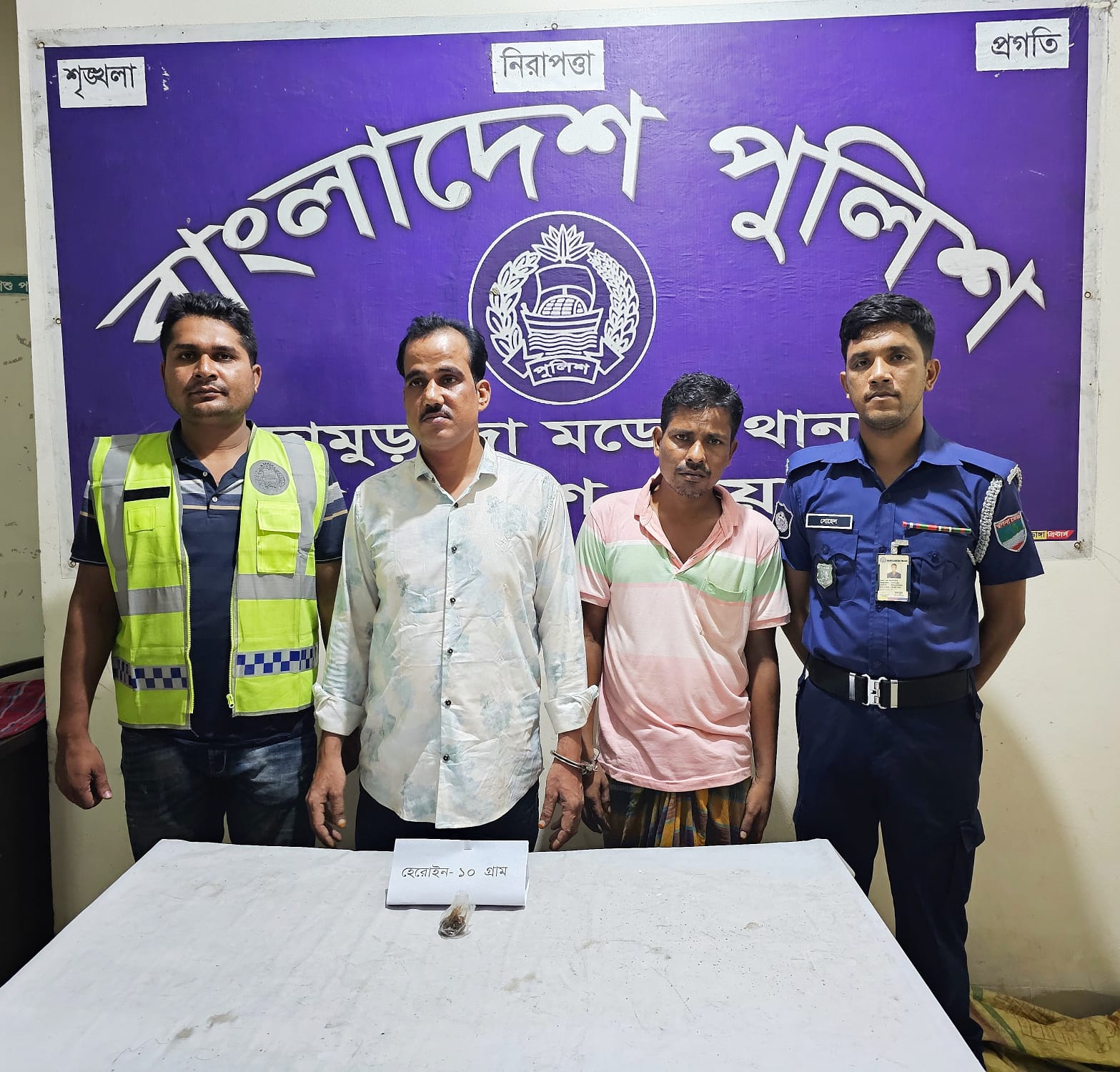 দামুড়হুদায় ১০ গ্রাম হেরোইনসহ দুজন আটক