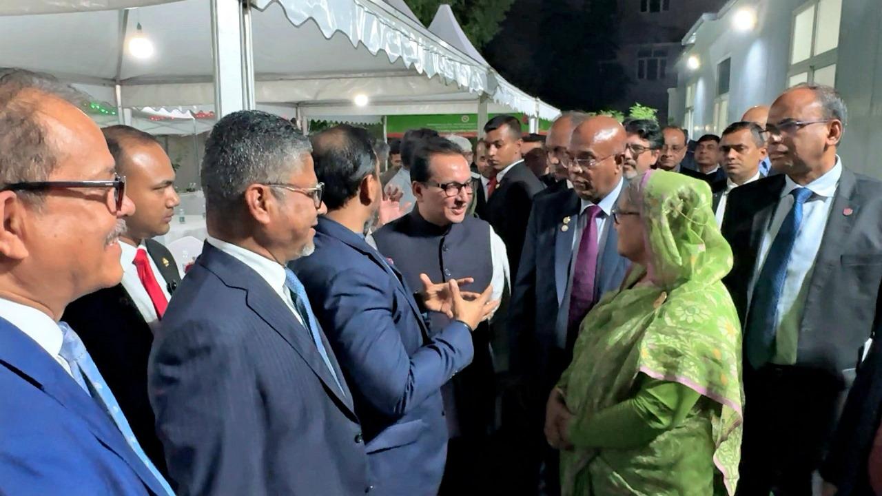 প্রধানমন্ত্রীর সাথে দিলীপ কুমারের নানা আলোচনা