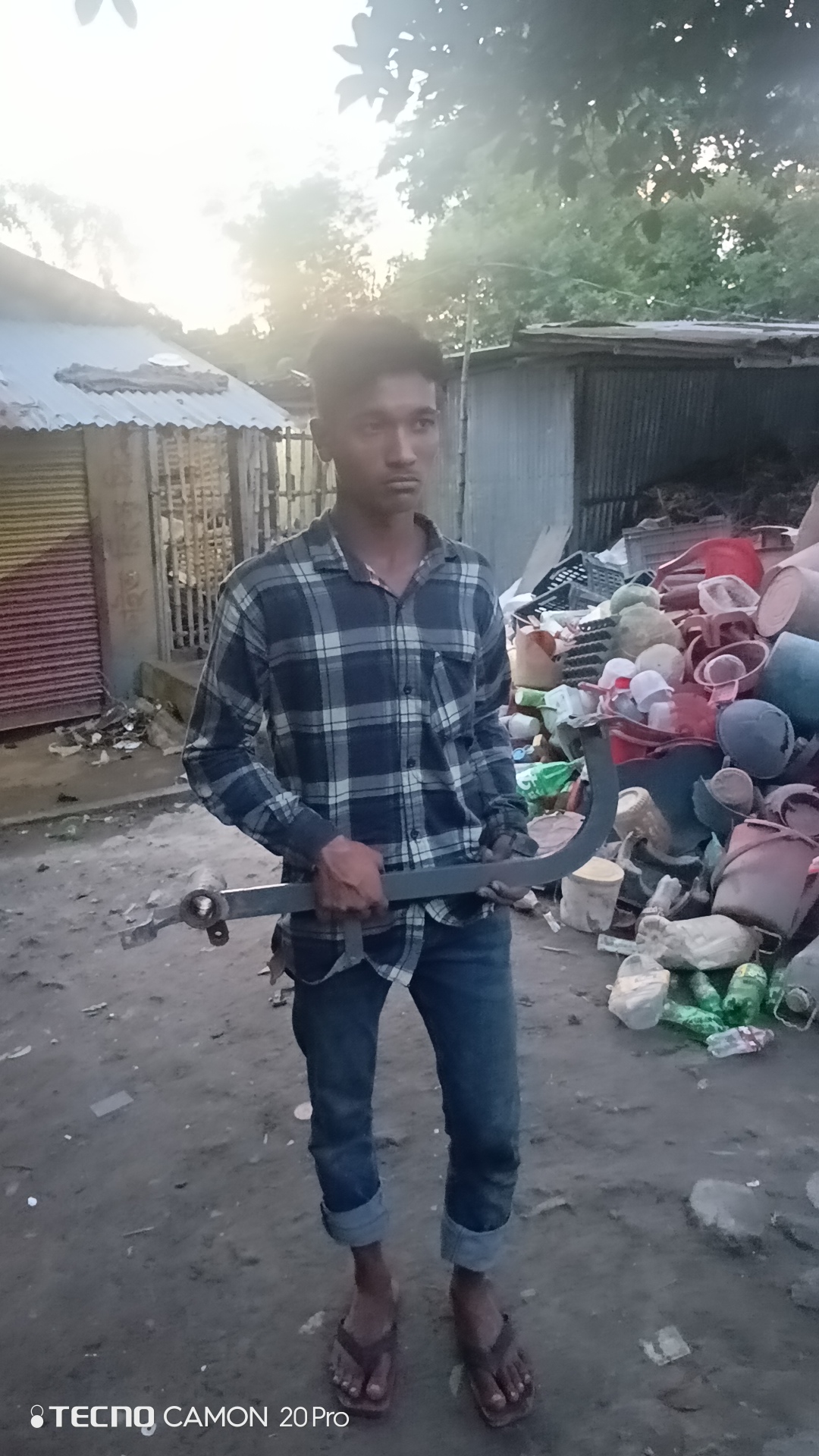 চুরি হওয়া মালামাল বিক্রি হয় কোথায়?