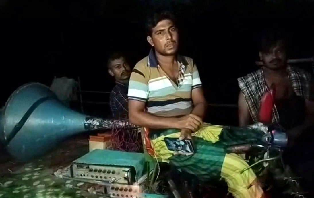 রাজহাঁস ফিরে পেতে মাইকিং!