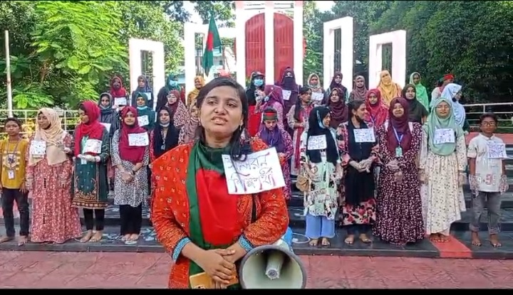 সাধারণ শিক্ষার্থীদের ব্যানারে চুয়াডাঙ্গা শহরের পরিচ্ছন্নতা কার্যক্রম ও বৃক্ষরোপণ