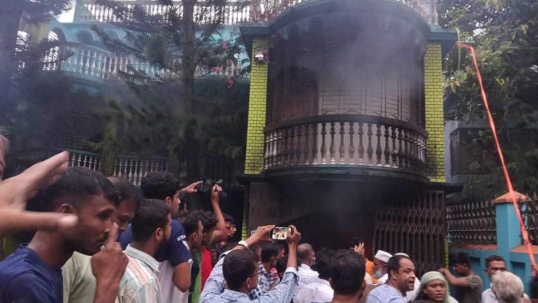 ঝিনাইদহ জেলা বিএনপির সভাপতির বাড়িতে অগ্নিসংযোগ