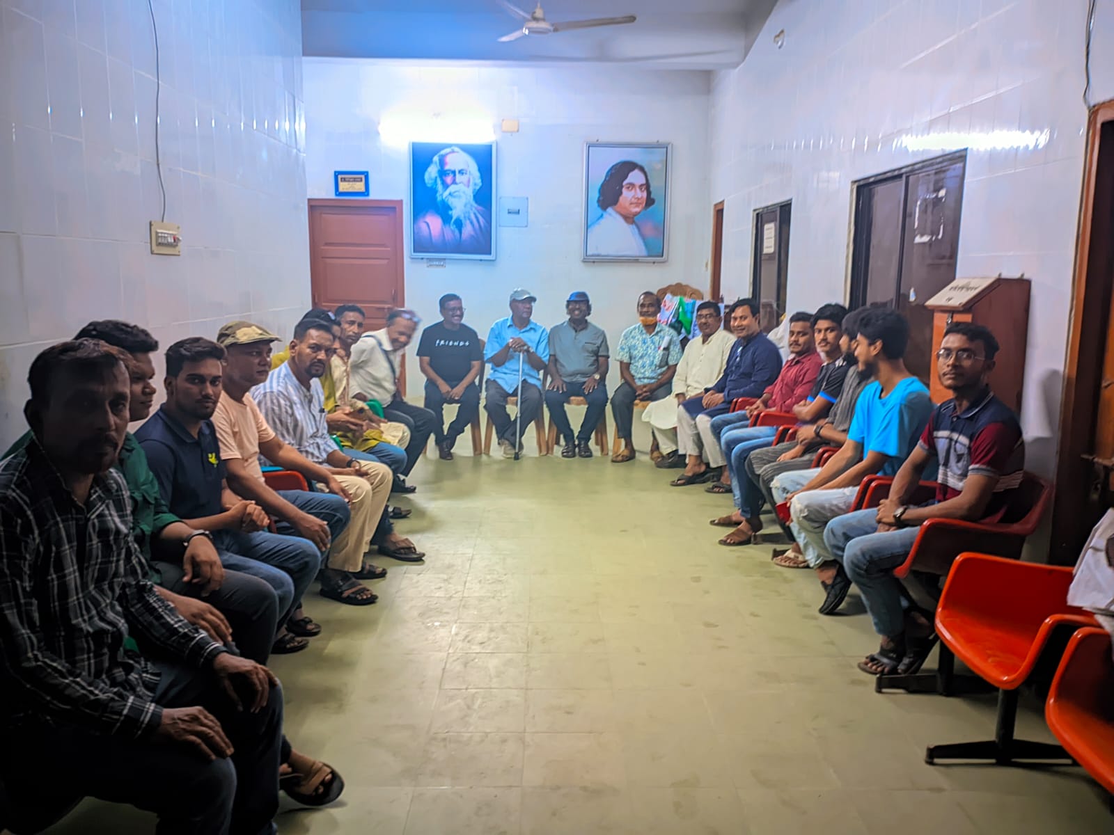 সাহিত্যিক ও বৈষম্যবিরোধী ছাত্র আন্দোলনের শিক্ষার্থীদের মতবিনিময় সভা