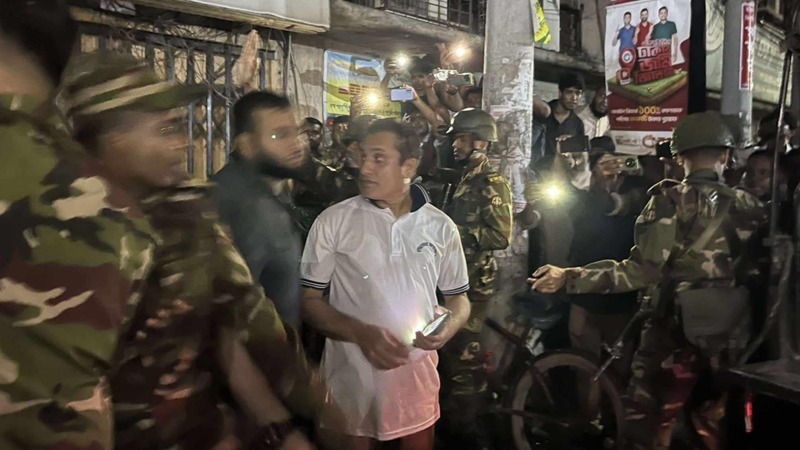 ‘আমার সংবাদ’ সম্পাদক হাশেম রেজা আটক