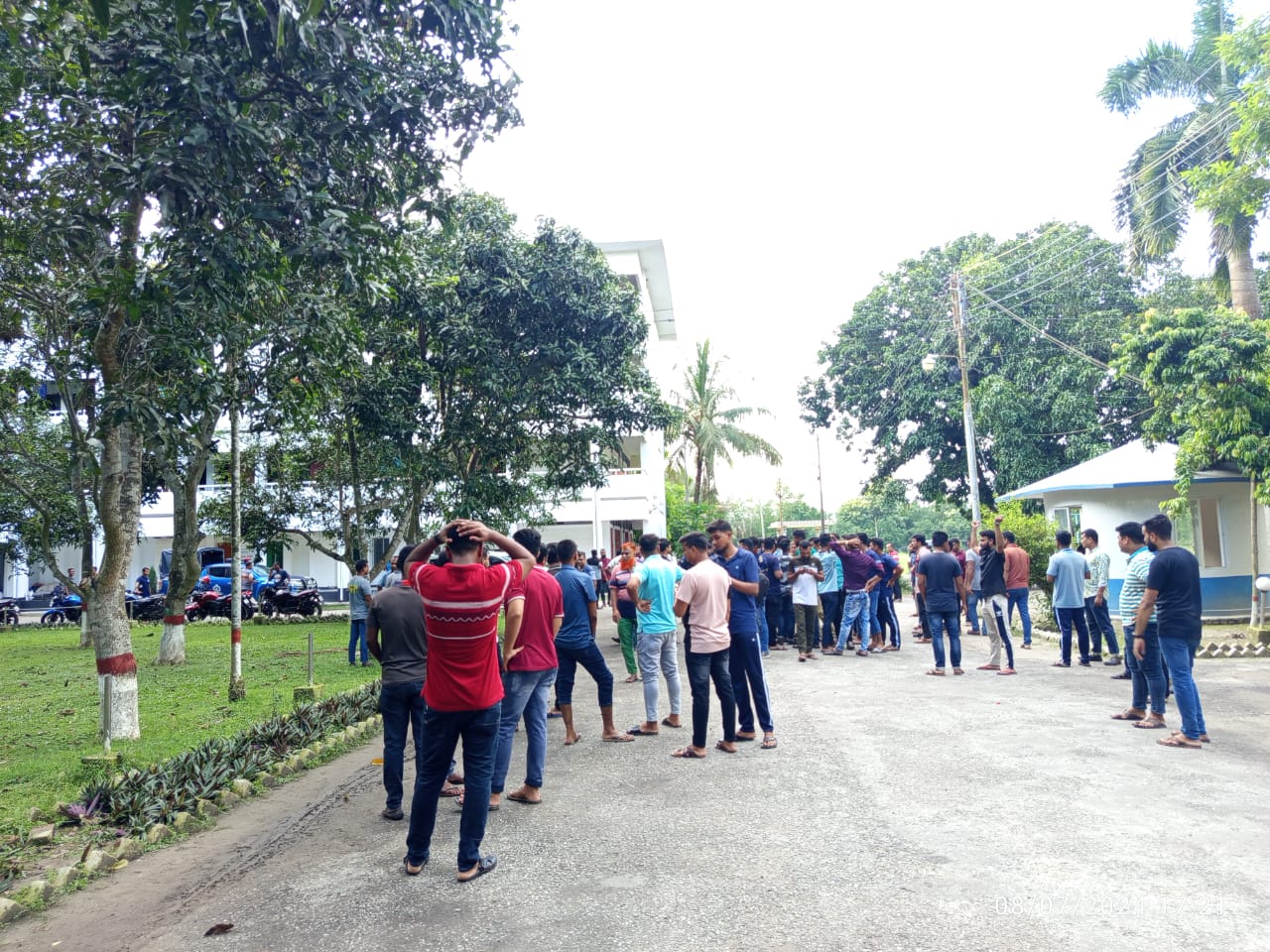 চুয়াডাঙ্গা, মেহেরপুর ও ঝিনাইদহে অনির্দিষ্টকালের জন্য পুলিশের কর্মবিরতি ঘোষণা