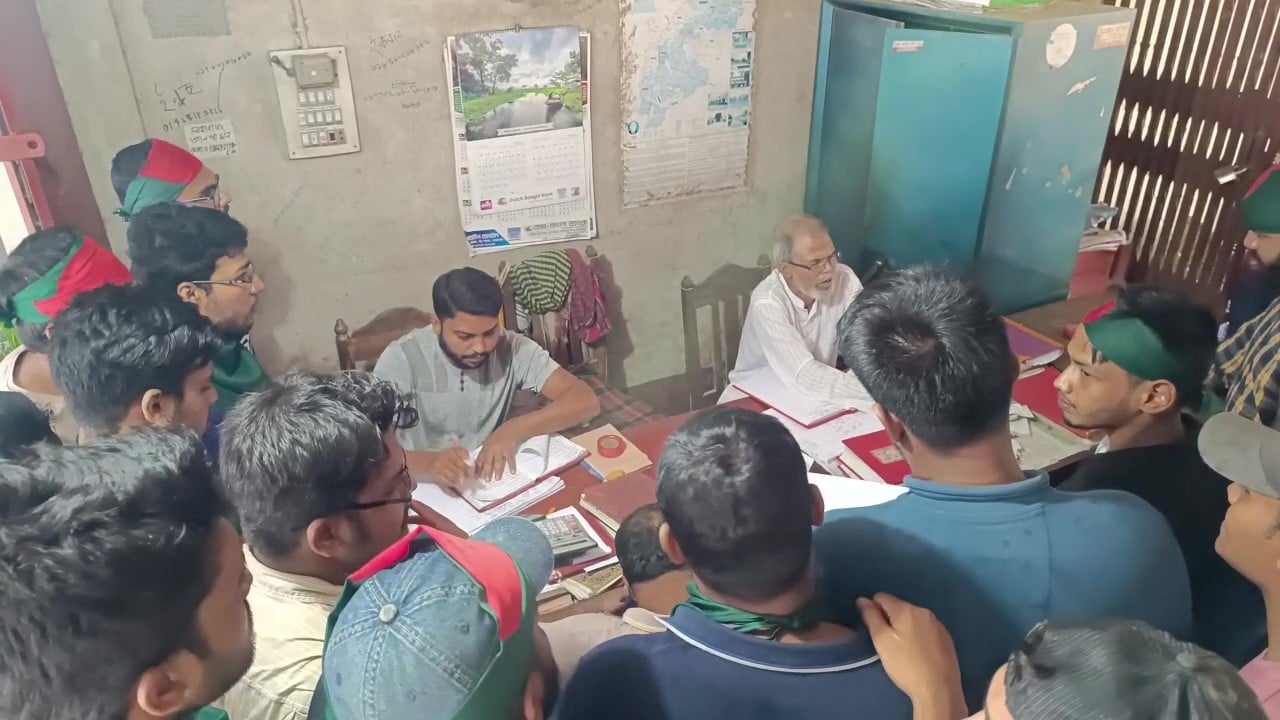 মেহেরপুরে বৈষম্যবিরোধী ছাত্র আন্দোলনের বাজার মনিটরিং