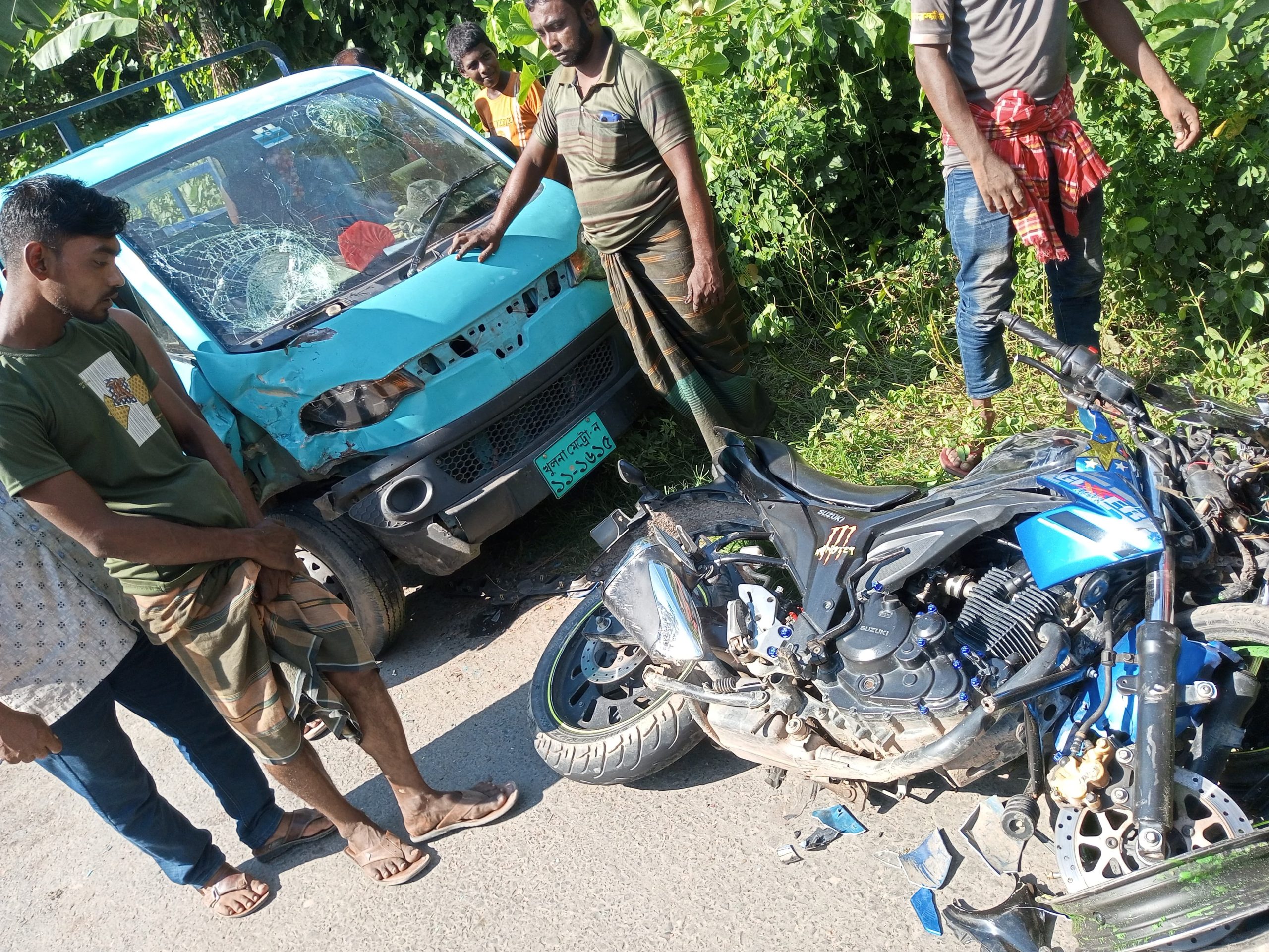 দামুড়হুদায় পিকআপ-মোটরসাইকেল সংঘর্ষে দুজন জখম