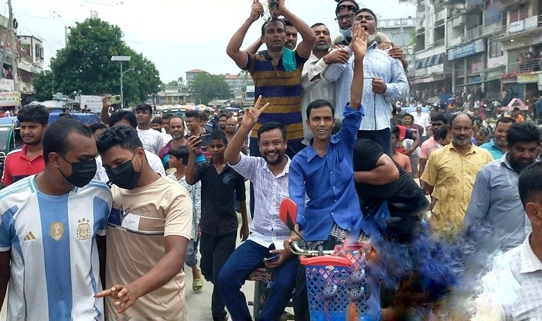 মেহেরপুরে জাতীয়তাবাদী শ্রমিক দলের আনন্দ মিছিল
