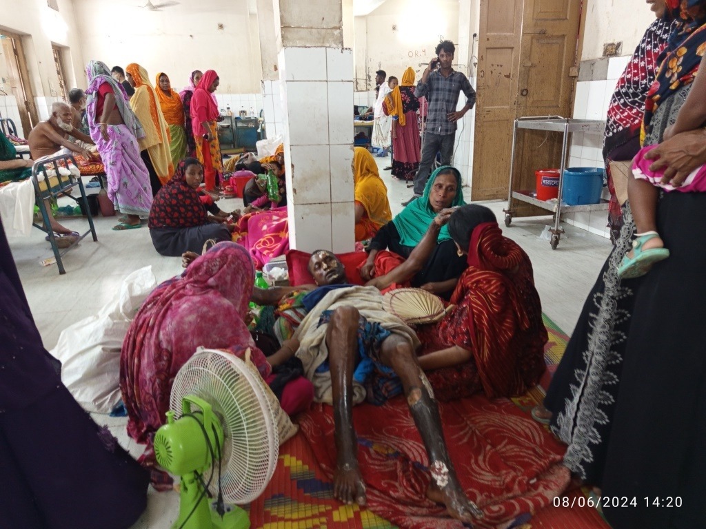 দামুড়হুদার মোল্লা বাজারে হার্ডওয়্যারের দোকানে অগ্নিসংযোগ