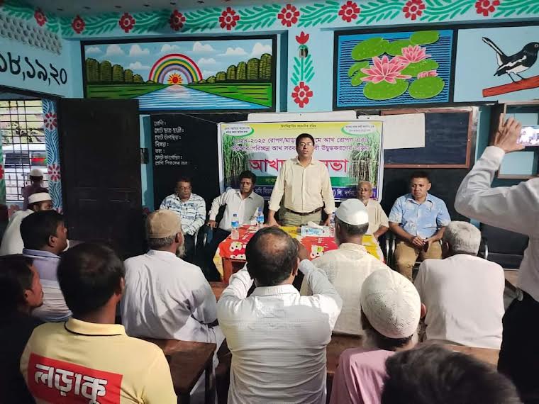 দর্শনায় আখচাষিদের সঙ্গে মতবিনিময় সভায় কেরু এমডি রাব্বিক হাসান