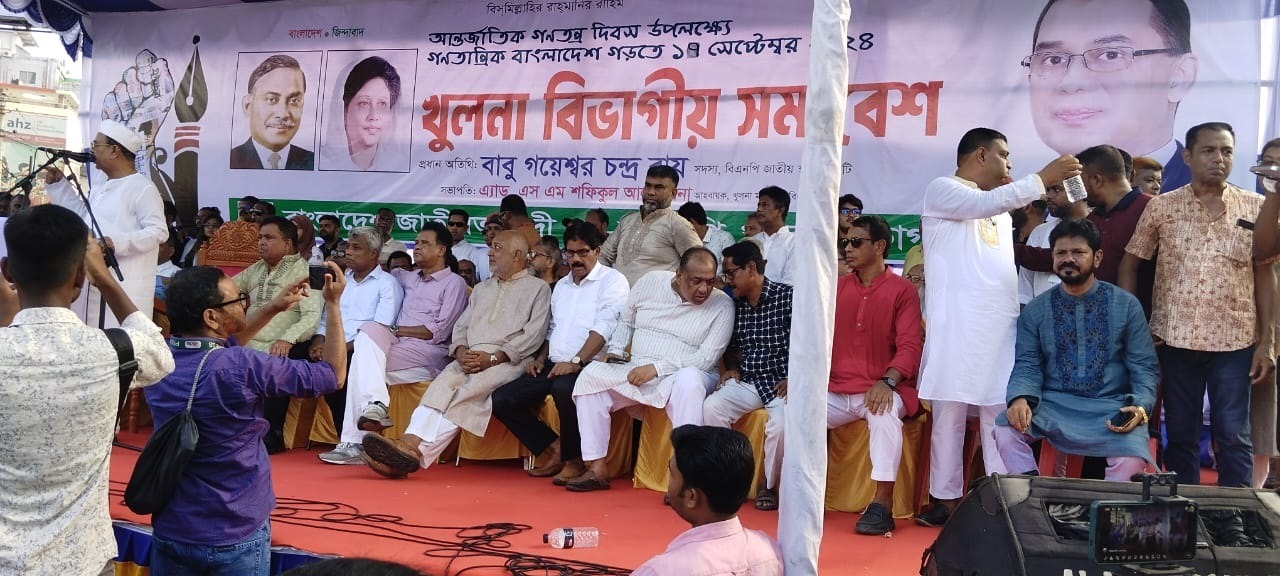 গণতন্ত্র দিবস উপলক্ষে খুলনায় বিএনপির সমাবেশে জনতার ঢল