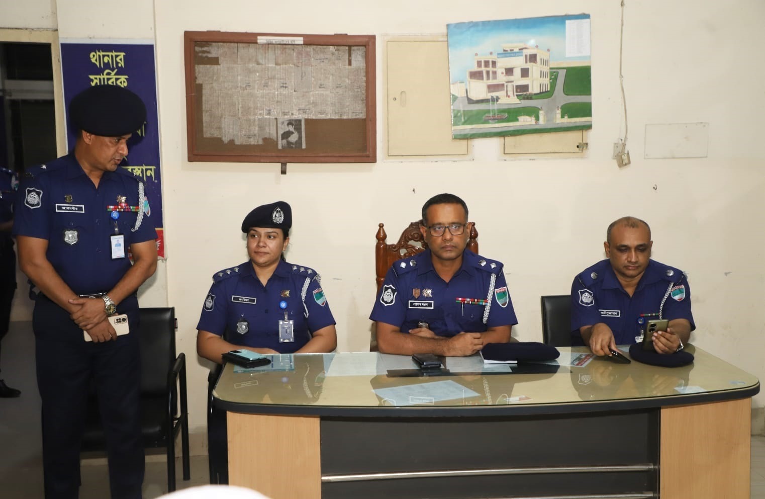 দর্শনায় রাজনৈতিক নেতা ও সাংবাদিকদের সাথে মতবিনিময়কালে নবাগত এসপি