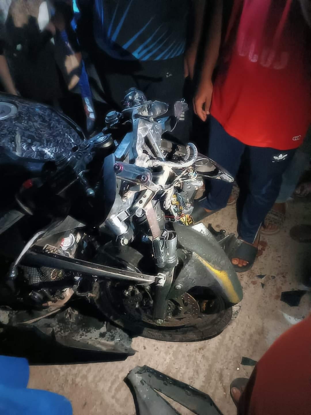 মাথাভাঙ্গা ব্রিজের ওপর দুই মোটরসাইকেলের সংঘর্ষ; তিন যুবক জখম