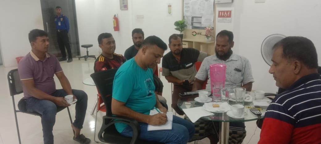 গণডাকাতির সময় লুট হওয়া চেক নিয়ে ব্যাংকে টাকা তুলতে এসে একজন গ্রেপ্তার