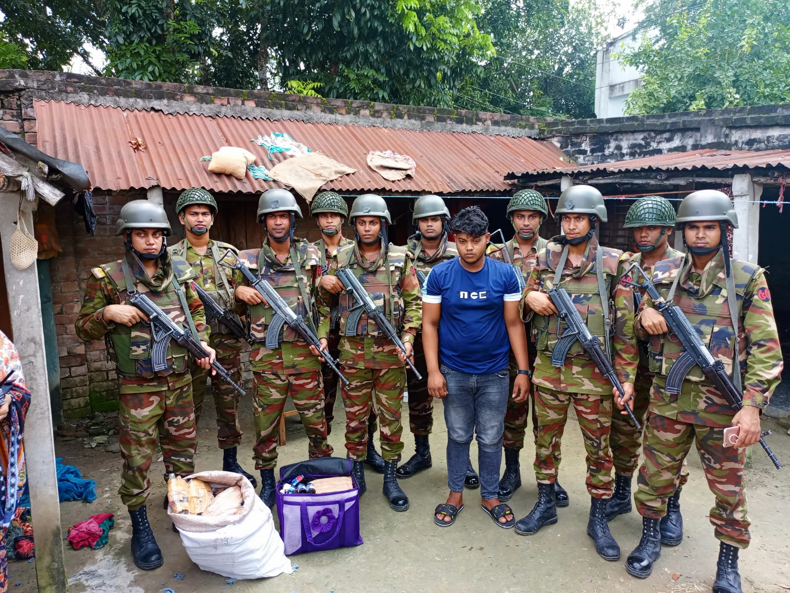 ফেনসিডিলসহ জামাই-শাশুড়ী আটক
