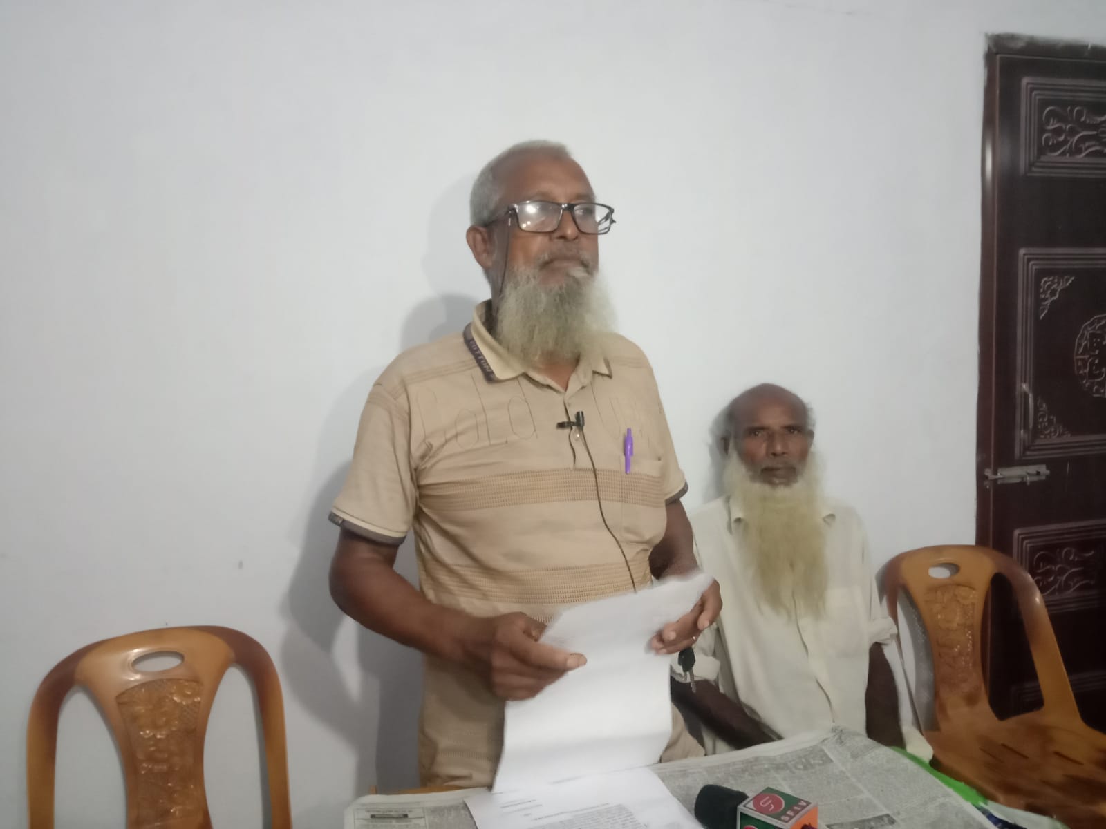 আলমডাঙ্গায় জীবনের নিরাপত্তা চেয়ে বৃদ্ধর সংবাদ সম্মেলন