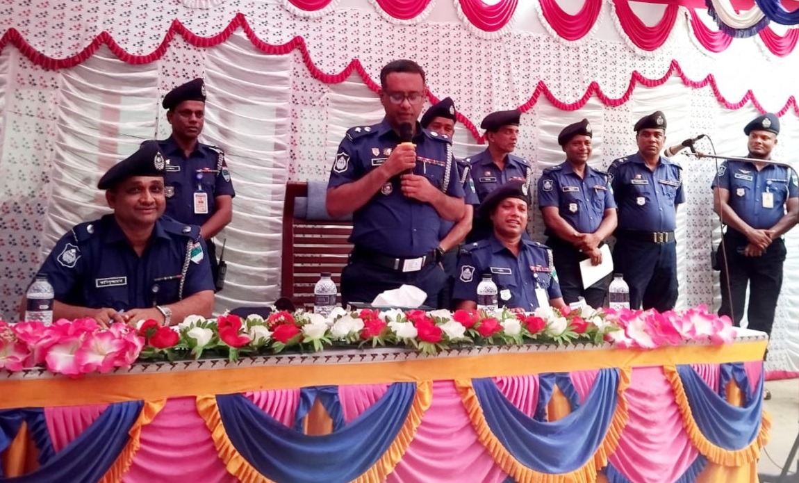 আলমডাঙ্গায় বিভিন্ন রাজনৈতিক দলের সঙ্গে মতবিনিময় সভায় নবাগত পুলিশ সুপার