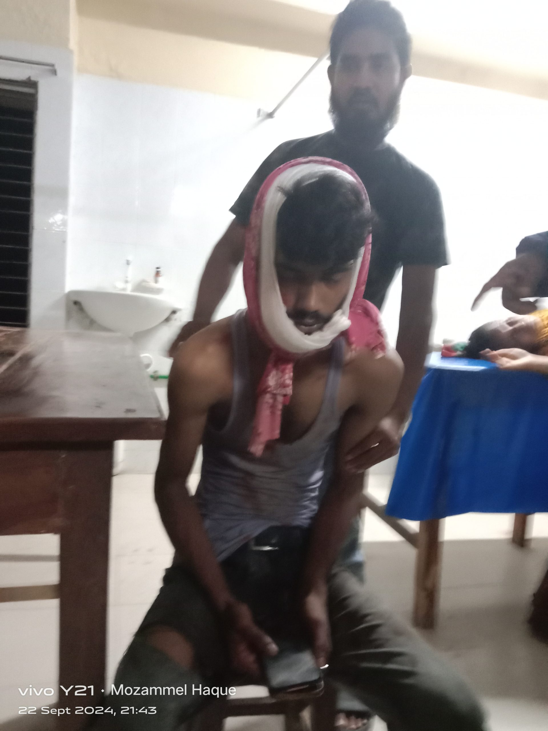 দামুড়হুদায় মোটরসাইকেল-ইজিবাইক সংঘর্ষে আহত ২