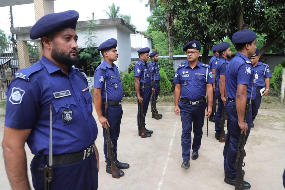 জীবননগর থানা পরিদর্শনকালে নবাগত পুলিশ সুপার গোলাম মওলা