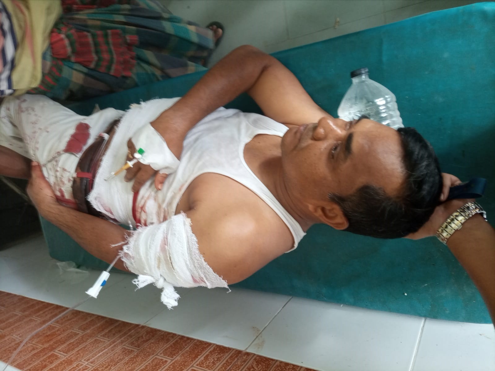 চুয়াডাঙ্গায় যুবলীগ নেতাকে কুপিয়ে জখম