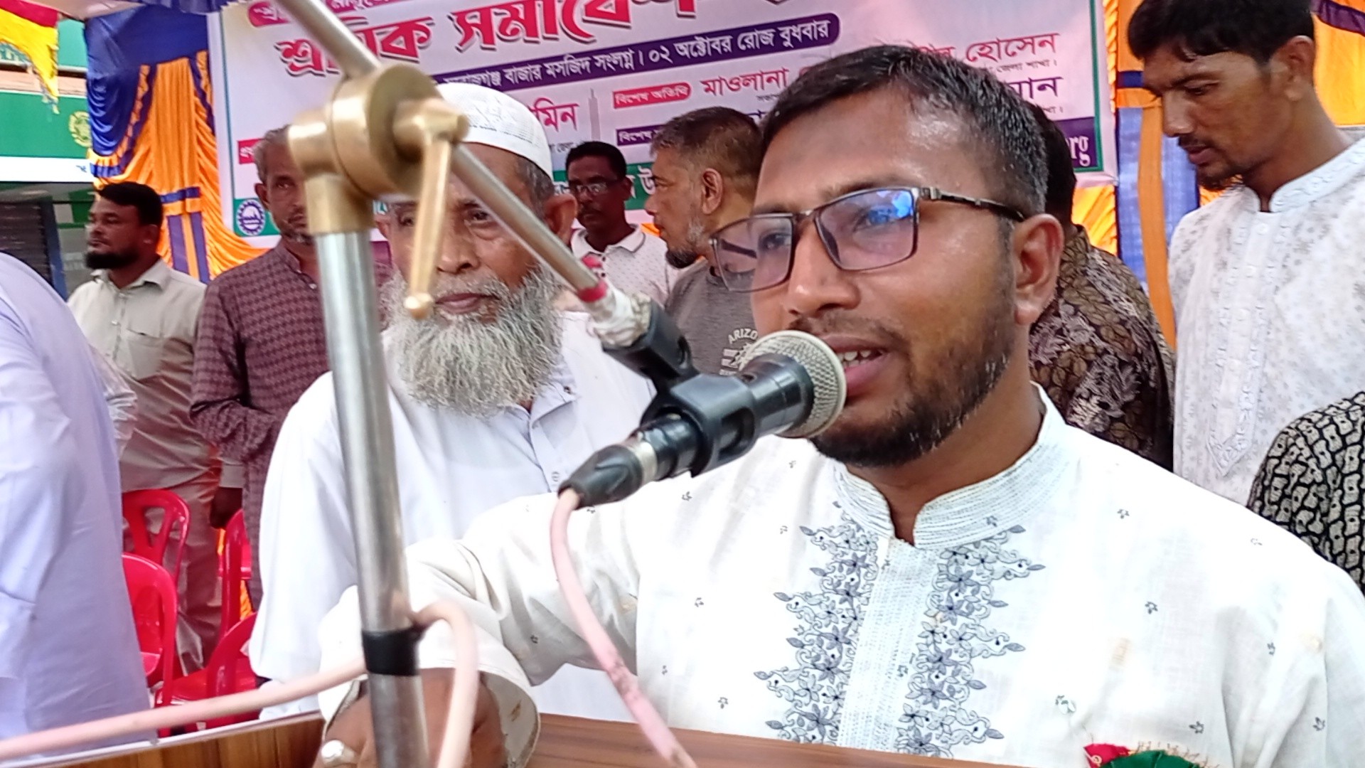 সরোজগঞ্জে শ্রমিক সমাবেশ অনুষ্ঠিত