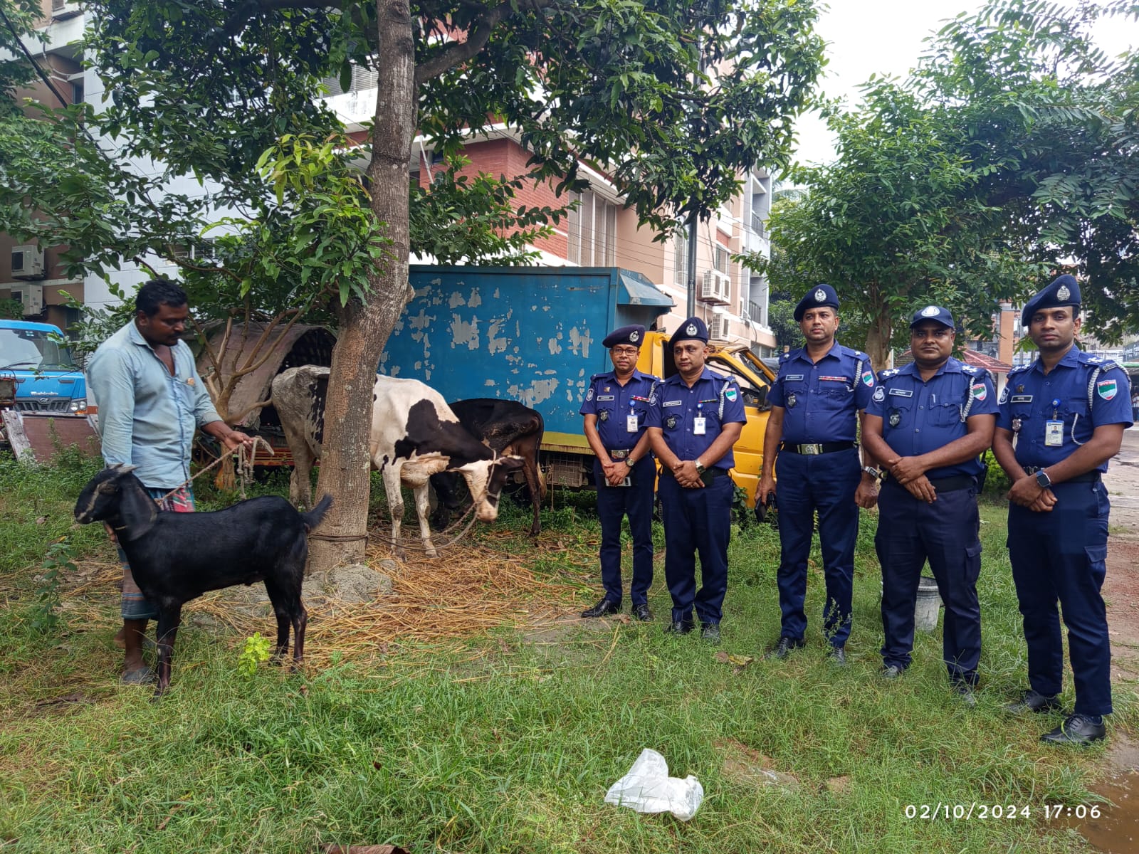 চুয়াডাঙ্গার মর্তুজাপুরে খামারে ডাকাতির ঘটনায় পুলিশের প্রেস বিফ্রিং