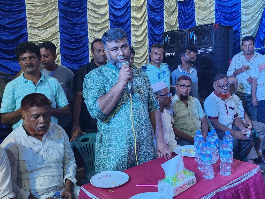 চুয়াডাঙ্গা-আলমডাঙ্গায় পূজামণ্ডপ পরিদর্শনকালে বিএনপি নেতা শরীফুজ্জামান