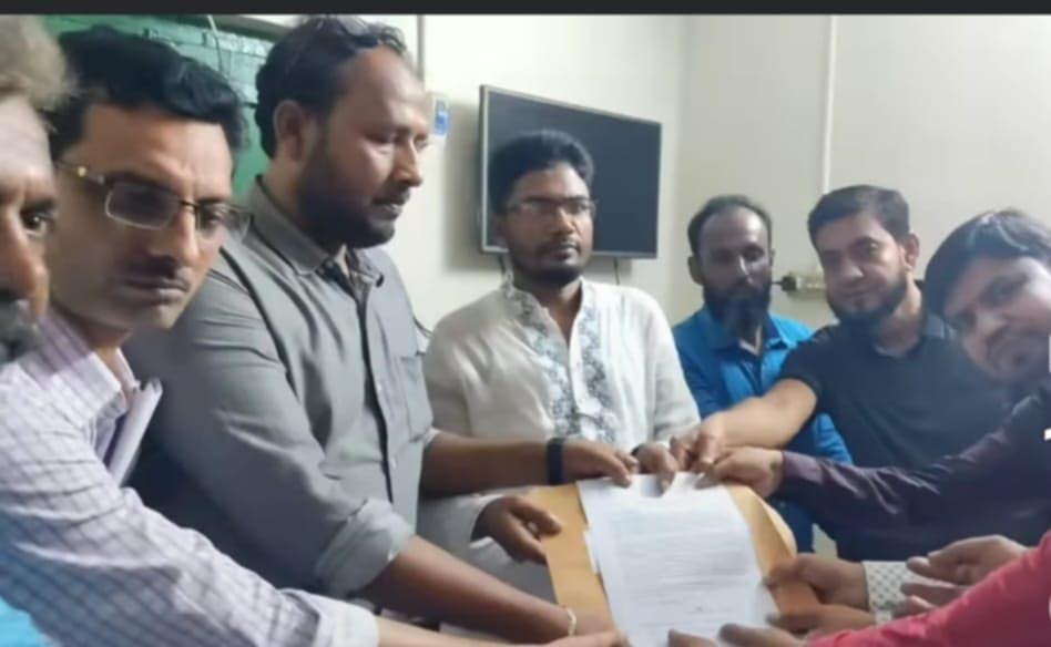 চাকরি স্থায়ীকরণের দাবিতে দর্শনা কেরু চিনিকলের শ্রমিক-কর্মচারীদর স্মারকলিপি প্রদান