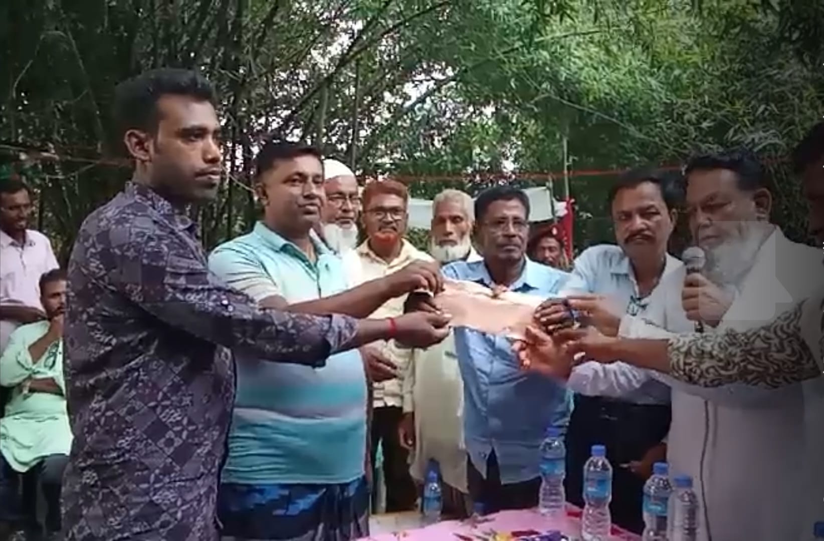 দর্শনার ৬৩ নম্বর আড়িয়া পূজামণ্ডপ পরিদর্শন ও আর্থিক সহায়তা দিল বিএনপি