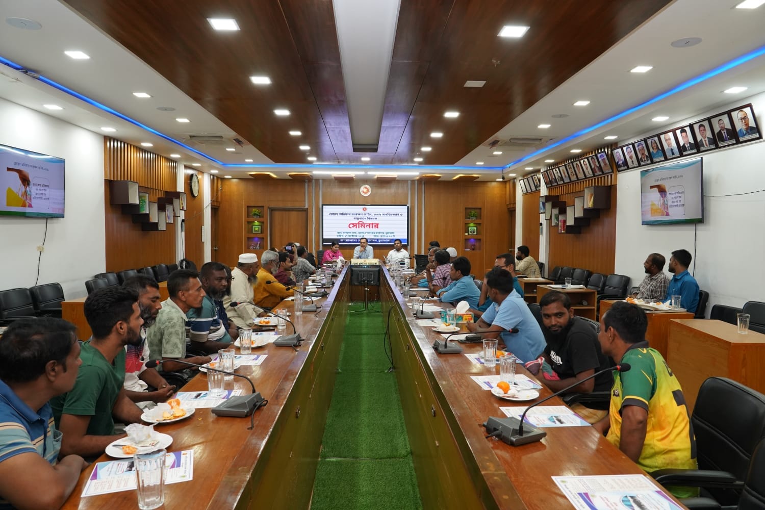 চুয়াডাঙ্গায় ভোক্তা অধিকার সংরক্ষণ আইন অবহিতকরণ সেমিনারে ডিসি জহিরুল ইসলাম