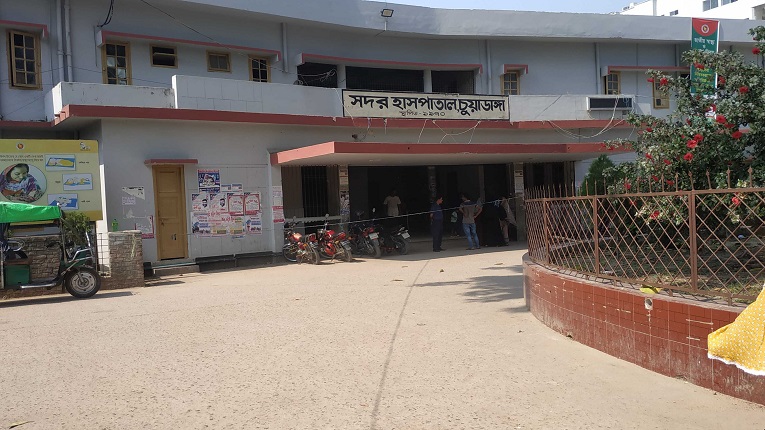 হাসপাতালে খেয়াল খুশি মতো আসায় রোগীদের ভোগান্তি