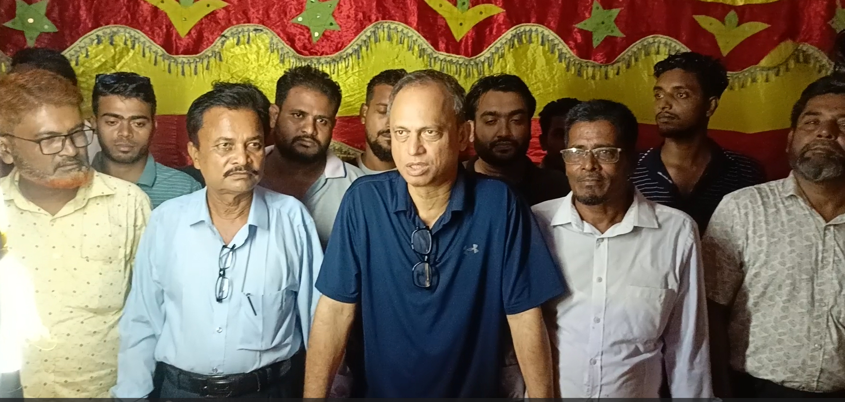 বিভিন্ন পূজামণ্ডপ পরিদর্শনকালে জেলা বিএনপির আহ্বায়ক বাবু খান