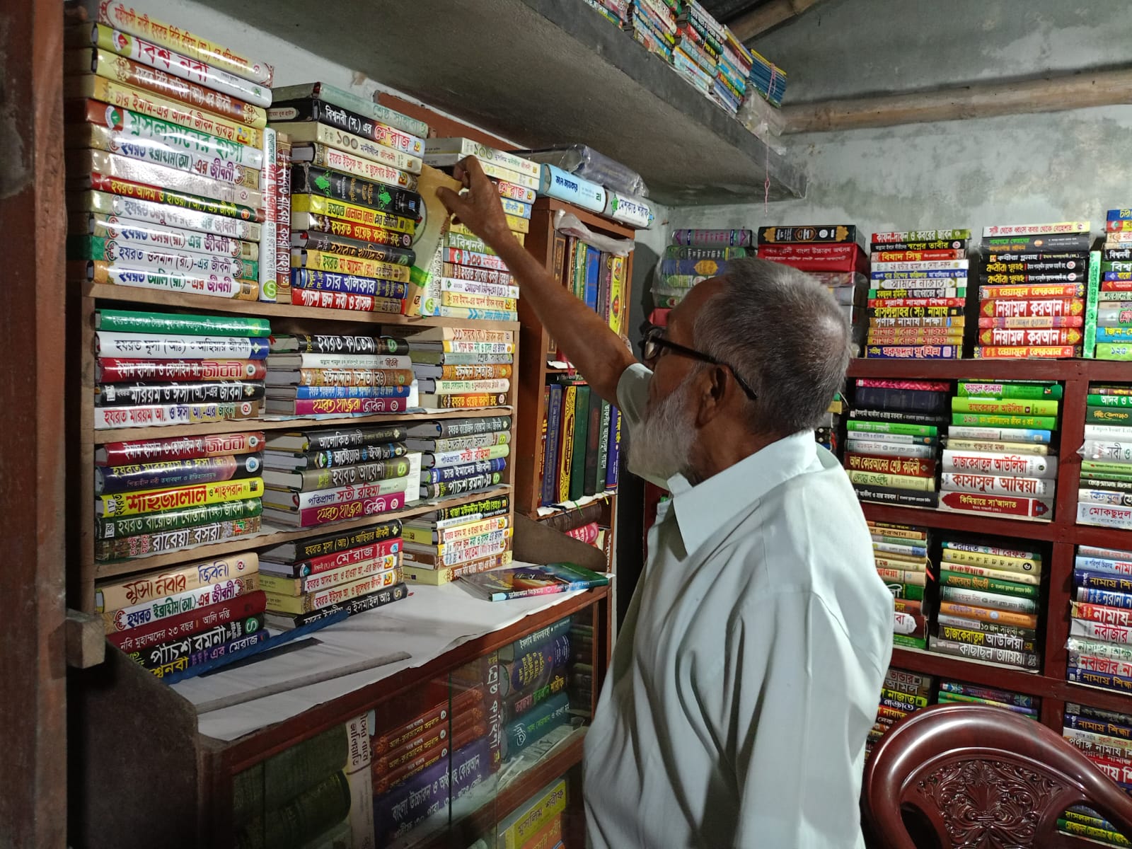 জীবননগরে জ্ঞানের আলো ছড়াচ্ছেন স্কুলশিক্ষক নুরুল ইসলাম <br>
