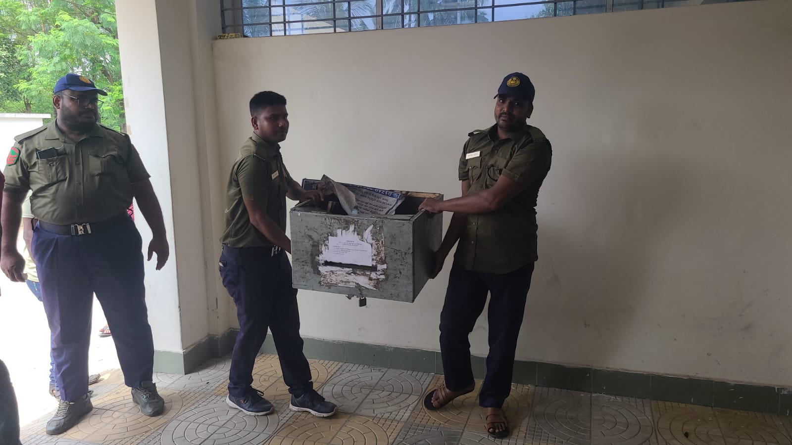 কেরুর টেন্ডার বাক্স ভাঙচুরের অভিযোগ <br>
