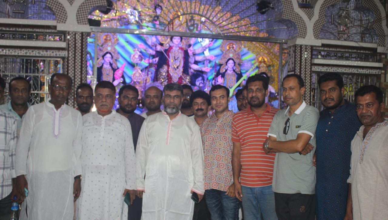 আলমডাঙ্গার বিভিন্ন পূজামণ্ডপ পরিদর্শনকালে জেলা বিএনপির সদস্যসচিব শরীফ