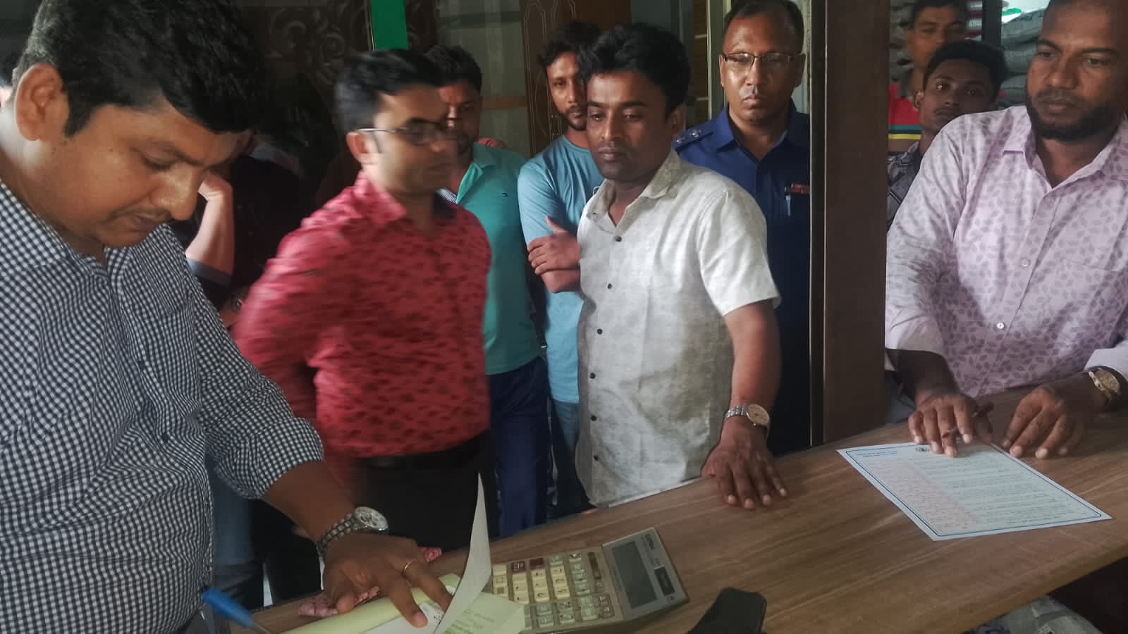 ৩টি প্রতিষ্ঠানকে ২৩ হাজার টাকা জরিমানা