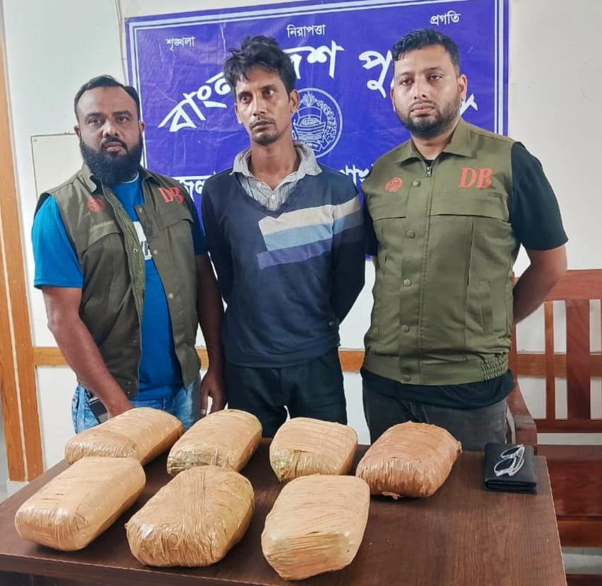 দর্শনায় ৭ কেজি গাঁজাসহ মাদক ব্যবসায়ী গ্রেপ্তার