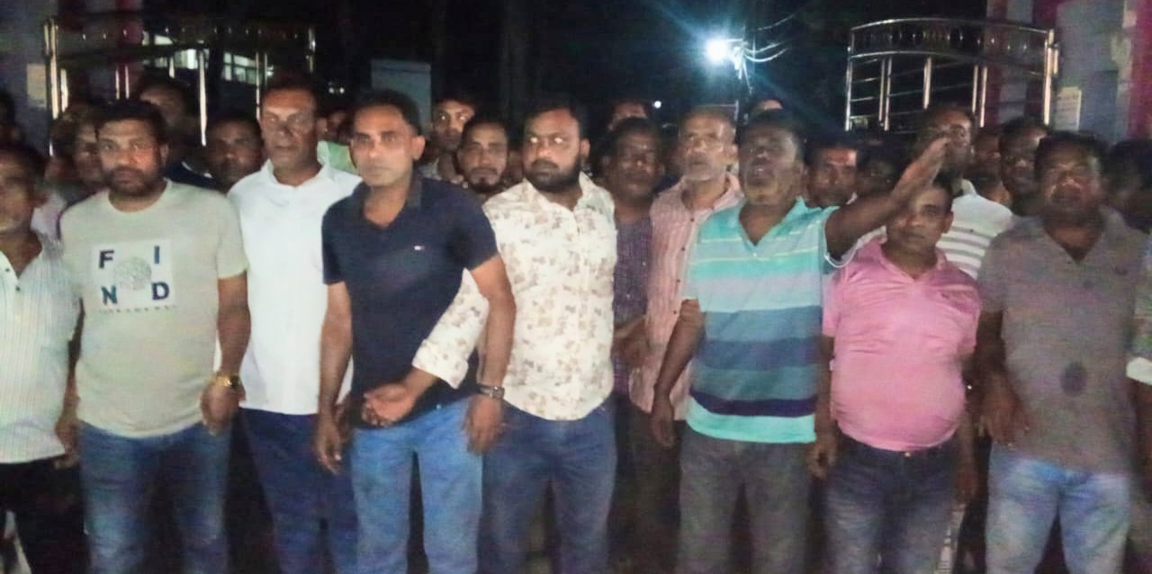 দামুড়হুদায় উপজেলা ছাত্রদলের আহ্বায়ক ও যুবদলের সদস্যের ওপর হামলার প্রতিবাদে বিক্ষোভ ও সমাবেশ