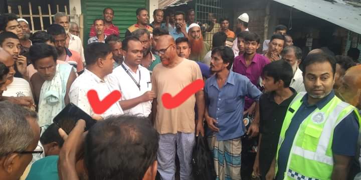 হরিণাকুণ্ডুতে টিসিবির পণ্য চুরি করে বিক্রির সময় দুজন গ্রেপ্তার