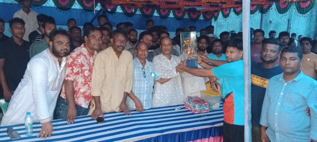 দর্শনায় ফুটবল টুর্নামেন্টের ফাইনাল ও পুরস্কার বিতরণ