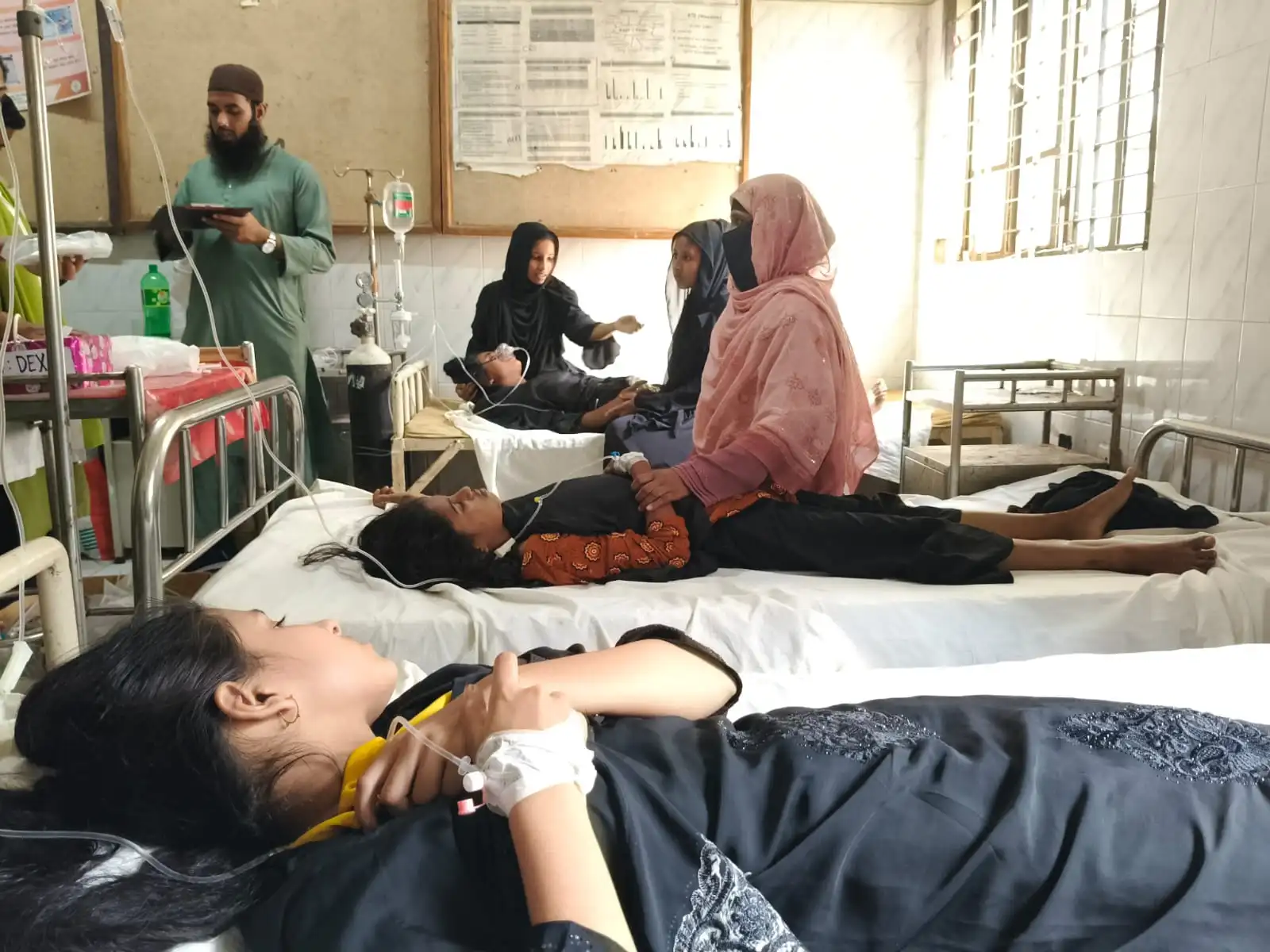 ঝিনাইদহে জরায়ুমুখের ক্যানসার প্রতিরোধক টিকা নিয়ে একই মাদ্রাসার ৪০ শিক্ষার্থী অসুস্থ