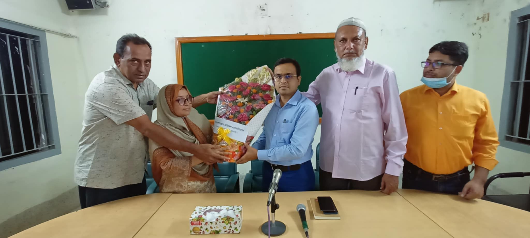 আলমডাঙ্গার ইউএনওর সাথে ডিপ্লোমা ডাক্তারদের সৌজন্য সাক্ষাৎ