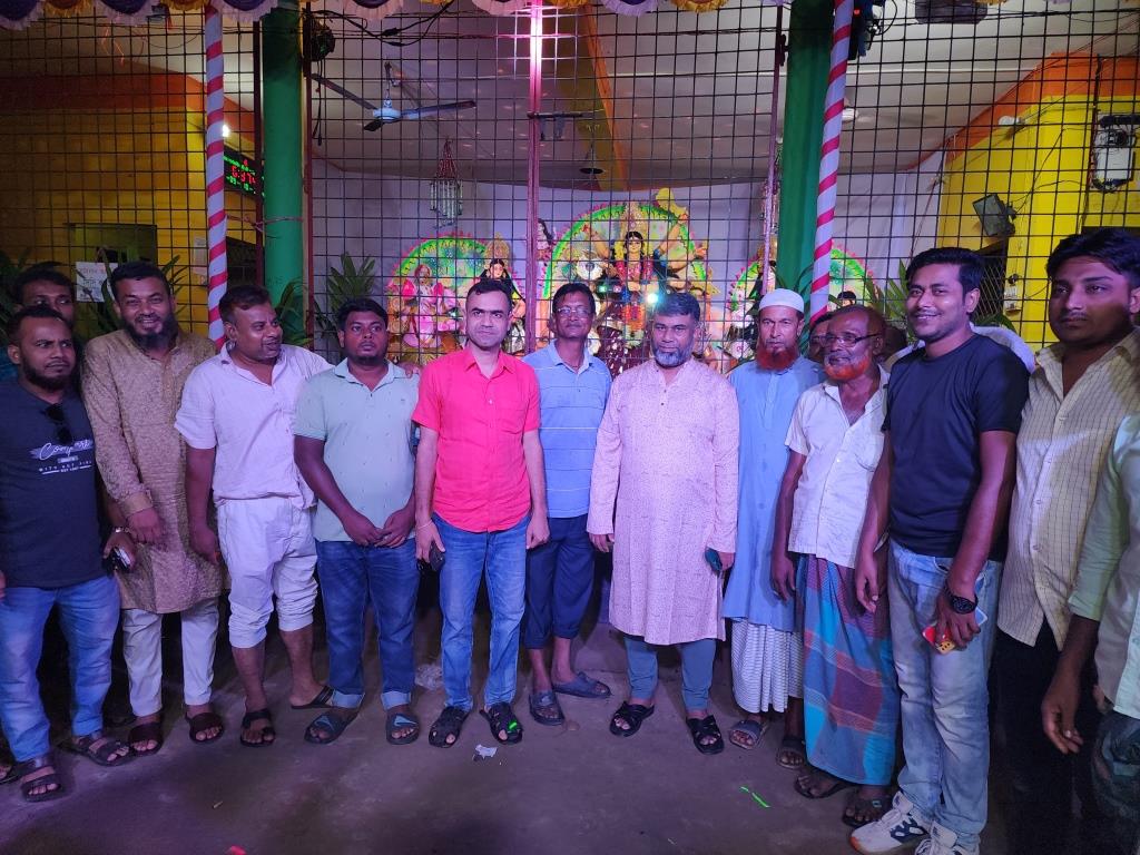 চুয়াডাঙ্গা ও আলমডাঙ্গার বিভিন্ন পূজামণ্ডপ পরিদর্শনকালে বিএনপি নেতা শরীফ
