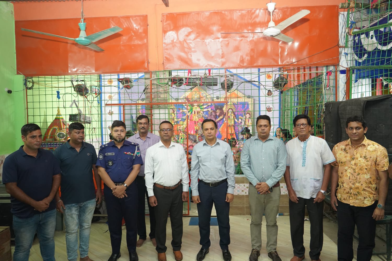চুয়াডাঙ্গার বিভিন্ন পূজামণ্ডপ পরিদর্শন করলেন জেলা প্রশাসক-পুলিশ সুপার