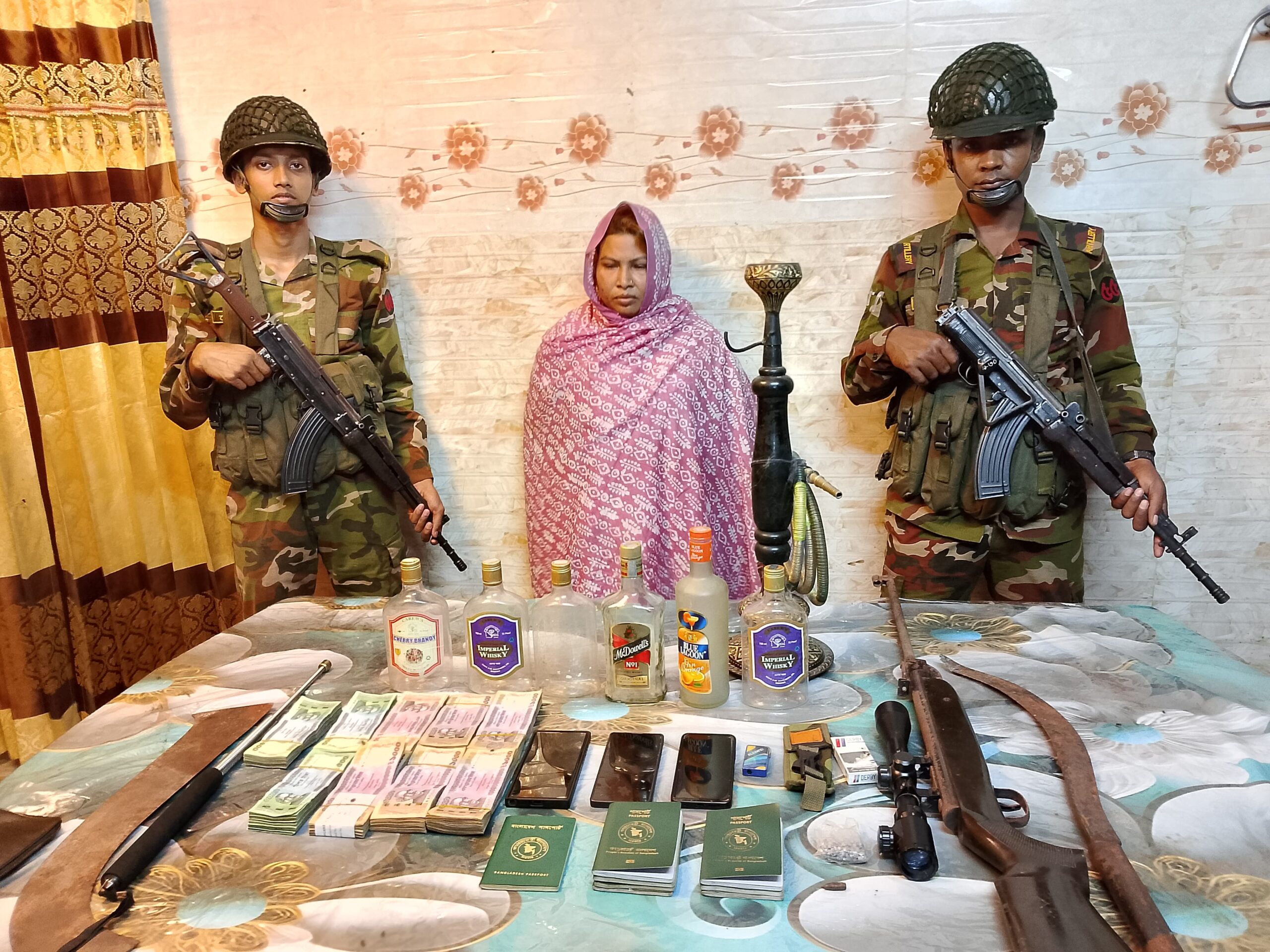 চুয়াডাঙ্গায় যৌথবাহিনীর অভিযানে অস্ত্রসহ মহিলা লীগ নেত্রী রুপা আটক
